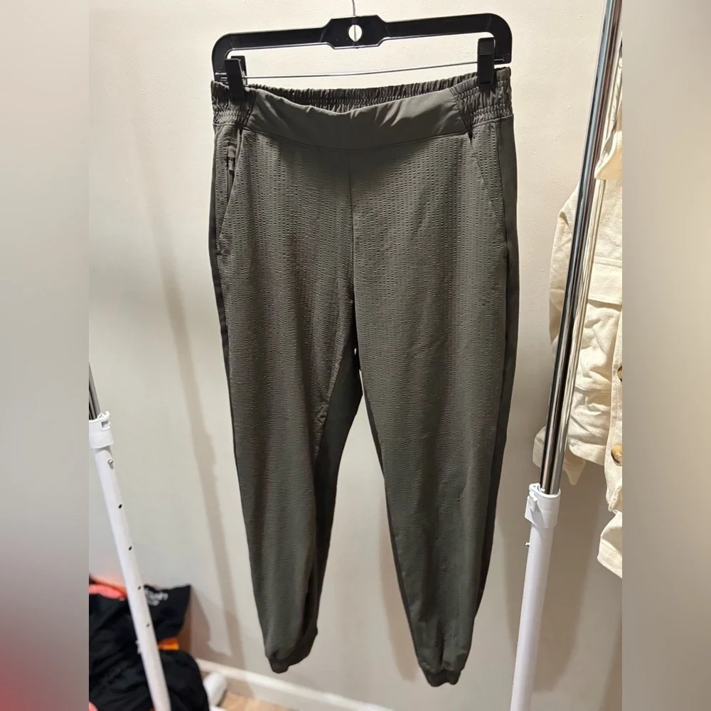 Athleta Olive Green Textured Brooklyn Pants Size 6 - Picture 2 of 8